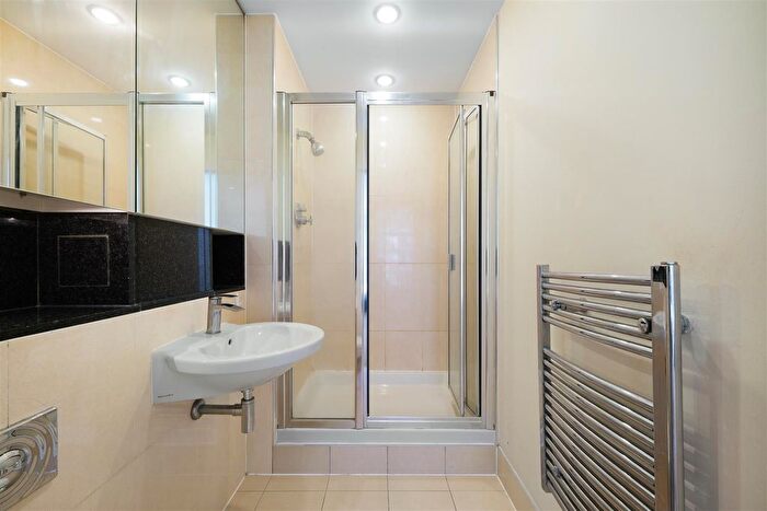 2 Bedroom Flat To Rent In Juniper Drive, Wandsworth, London, SW18