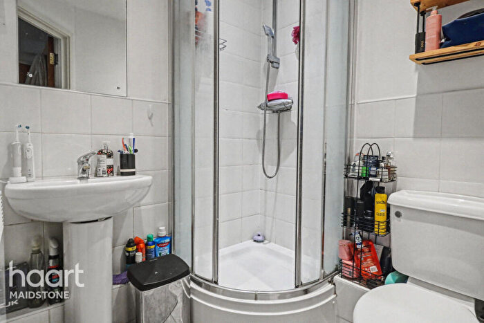 2 Bedroom Apartment For Sale In Kingfisher Meadow, Maidstone, ME16