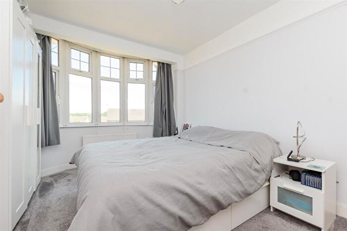 3 Bedroom End Of Terrace House For Sale In Hawley Road, Dartford, Kent, DA1