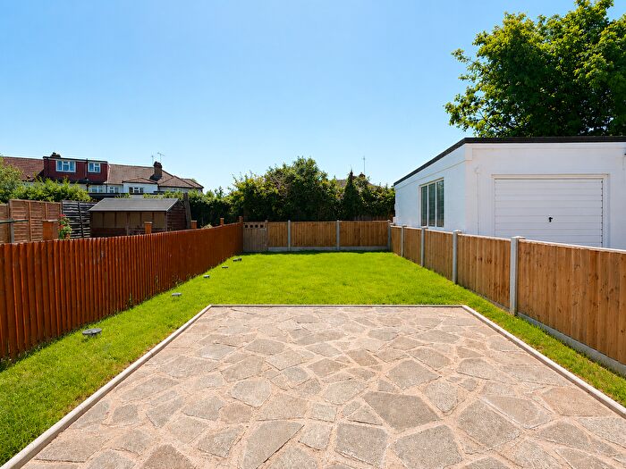 3 Bedroom Terraced House To Rent In Trinity Avenue, Bush Hill Park, EN1