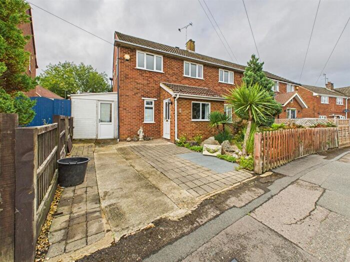 4 Bedroom Semi-Detached House For Sale In Severn Way, Tilehurst, Reading, RG30