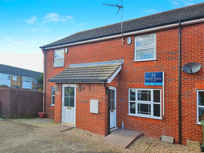 2 Bedroom Terraced House For Sale In Allington Drive, Great Coates, Grimsby, Lincolnshire, DN37