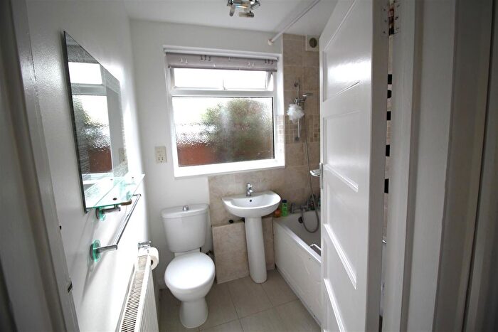 2 Bedroom Maisonette To Rent In Ferrymead Gardens, Greenford, UB6