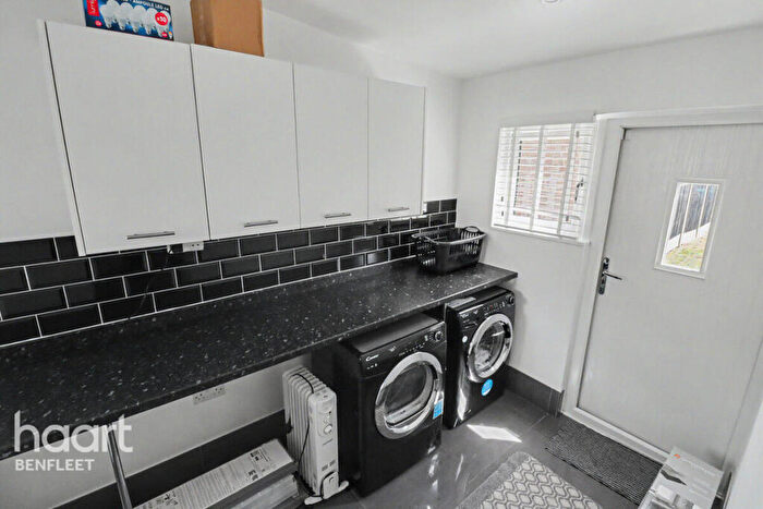 2 Bedroom Semi-Detached House For Sale In Queensmere, Benfleet, SS7