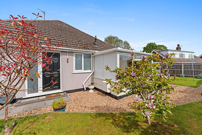 2 Bedroom Semi-Detached Bungalow For Sale In Westfield Road, Waltham, DN37