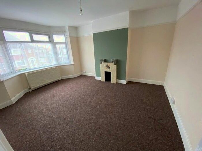 3 Bedroom Semi-Detached House To Rent In Munro, Southampton SO15