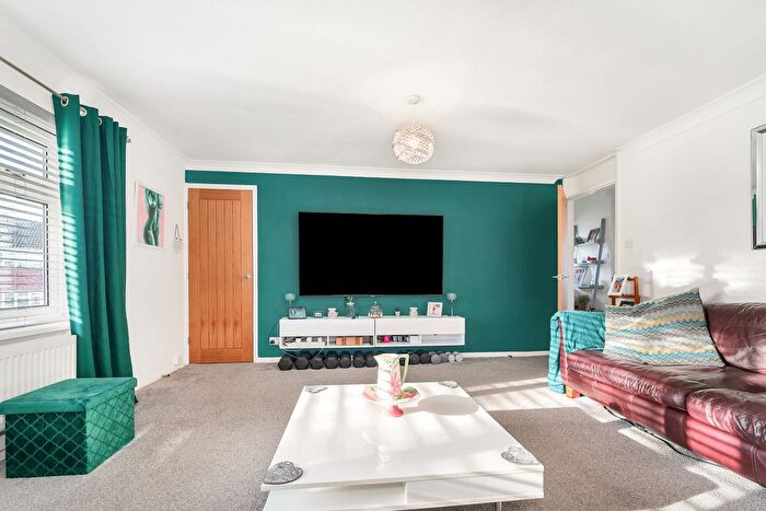 2 Bedroom Maisonette For Sale In Hill Rise, St. Ives, Cambridgeshire, PE27