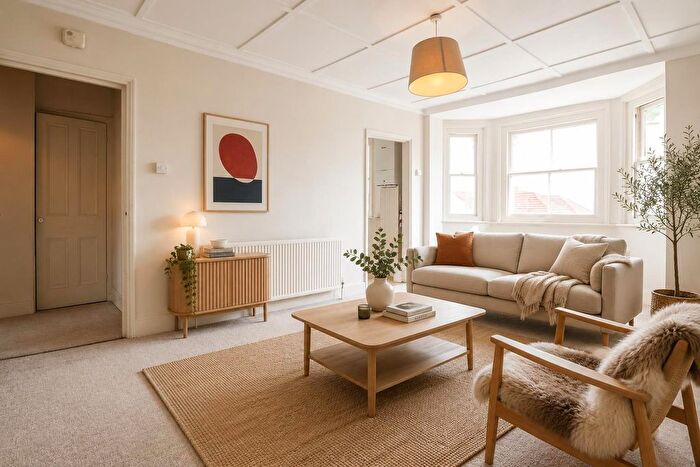 3 Bedroom Flat For Sale In Flat, West Hill Road, St Leonards-On-Sea, TN38