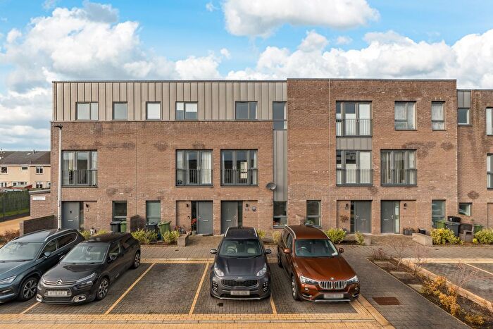 3 Bedroom Town House For Sale In Armstrong Road, Edinburgh, EH14