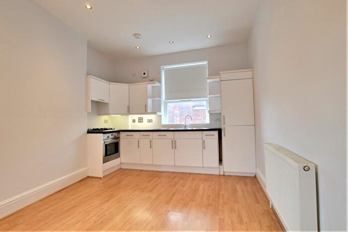 1 Bedroom Flat To Rent In High Street (ref ), Penge, SE20