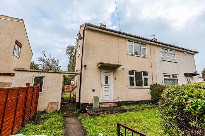 2 Bedroom Semi-Detached House For Sale In Huntingdon Avenue, Huddersfield, HD2