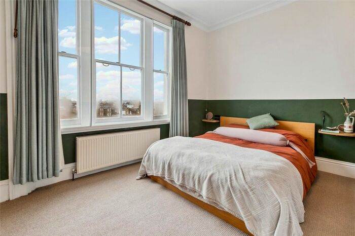 2 Bedroom Flat To Rent In Clapham Common North Side, London, SW4