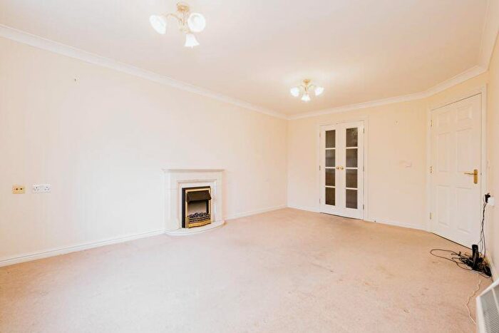 2 Bedroom Retirement Property For Sale In Myddleton Court, Hornchurch, RM11