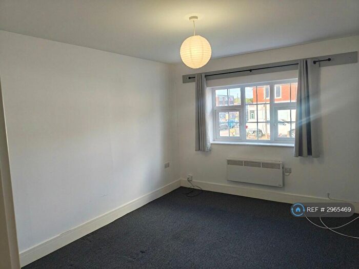 1 Bedroom Flat To Rent In New Road, Rednal, Birmingham, B45