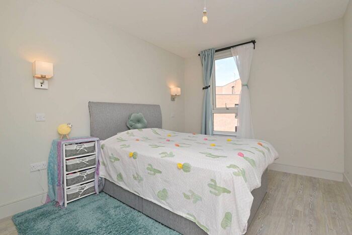 2 Bedroom Flat For Sale In Winterthur Lane, Dunfermline, Fife, KY12