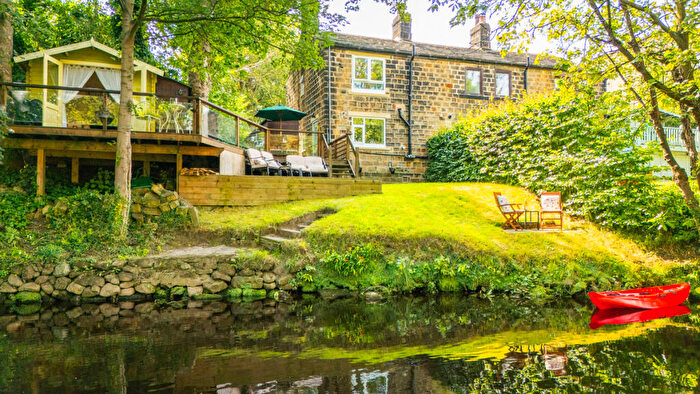 2 Bedroom End Of Terrace House For Sale In Ilkley Road, Otley, LS21