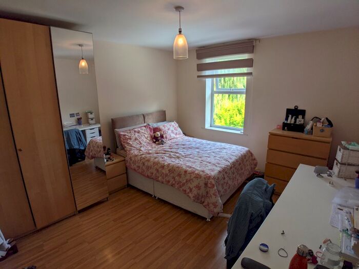 2 Bedroom Flat To Rent In Barlow Moor Road, Didsbury, Manchester, M20