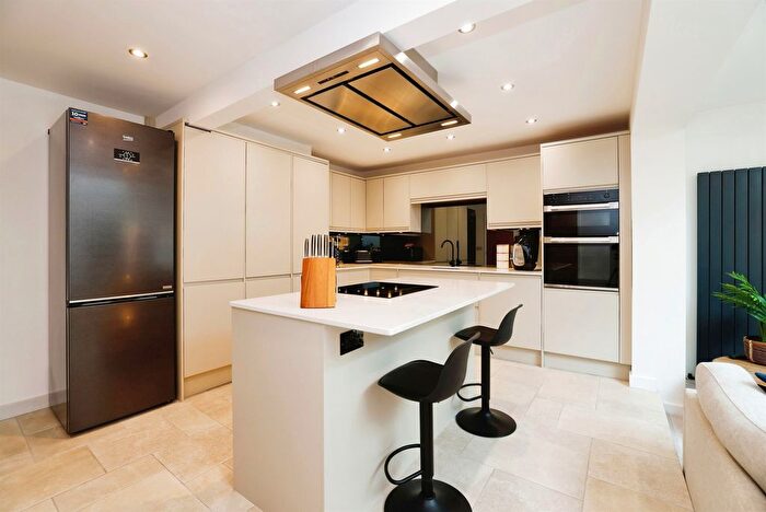 4 Bedroom Semi-Detached House For Sale In Marina Close, Durrington, Salisbury, SP4