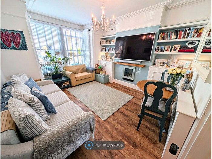 2 Bedroom Flat To Rent In Seaview Road, Leigh On Sea, SS9