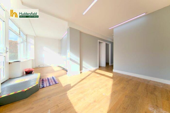 Detached House To Rent In Luck Lane, Huddersfield, HD1