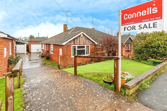3 Bedroom Semi-Detached Bungalow For Sale In Twyford Avenue, Raunds, Wellingborough, NN9