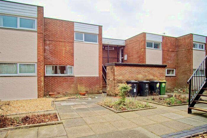 2 Bedroom Flat To Rent In Tinniswood, Ashton-On-Ribble, Preston, PR2