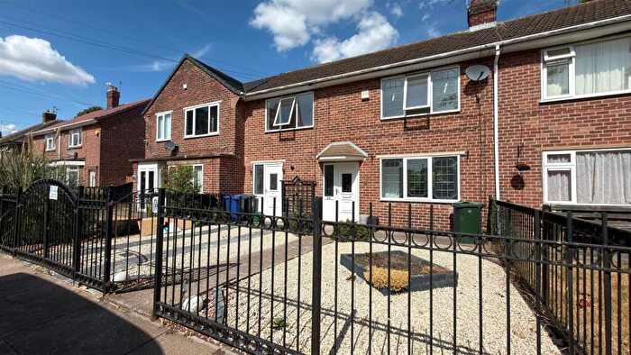 3 Bedroom Town House To Rent In Elmham Road, Cantley, Doncaster, DN4