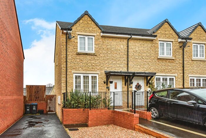 2 Bedroom End Terrace House For Sale In Wheatfield Avenue, Chippenham, SN14