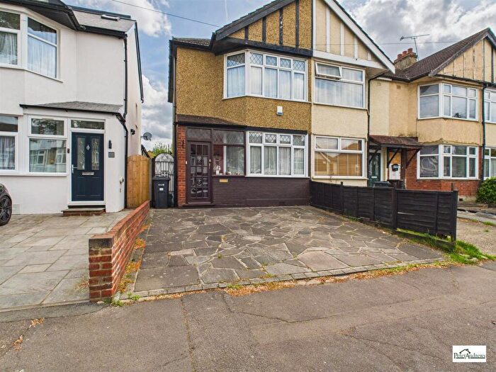 2 Bedroom End Of Terrace House For Sale In Uplands Road, Woodford Green, IG8