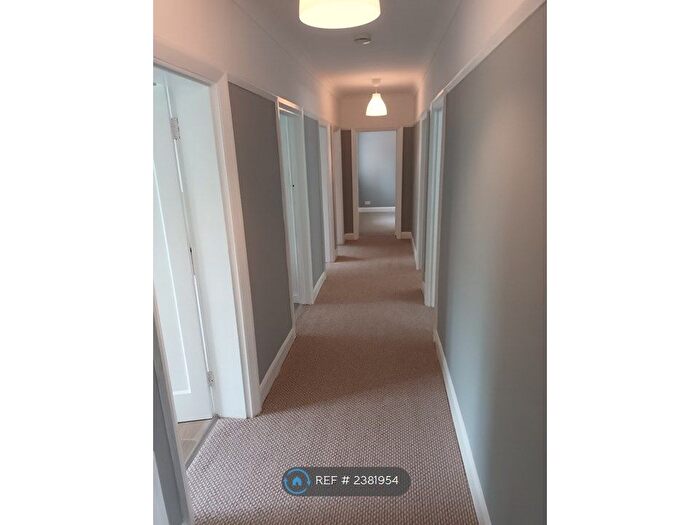 3 Bedroom Flat To Rent In Mount Avenue, London, W5