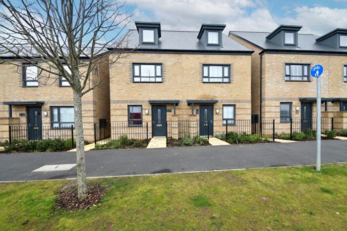 3 Bedroom Semi Detached House For Sale In Nuffield Road, St. Neots, PE19