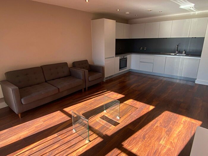 2 Bedroom Flat To Rent In Ordsall Lane, Salford, M5