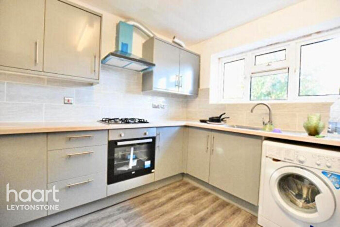 2 Bedroom Flat For Sale In Livingstone Court Matlock Road, London, E10