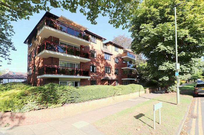2 Bedroom Apartment To Rent In Park Road, Beckenham, BR3
