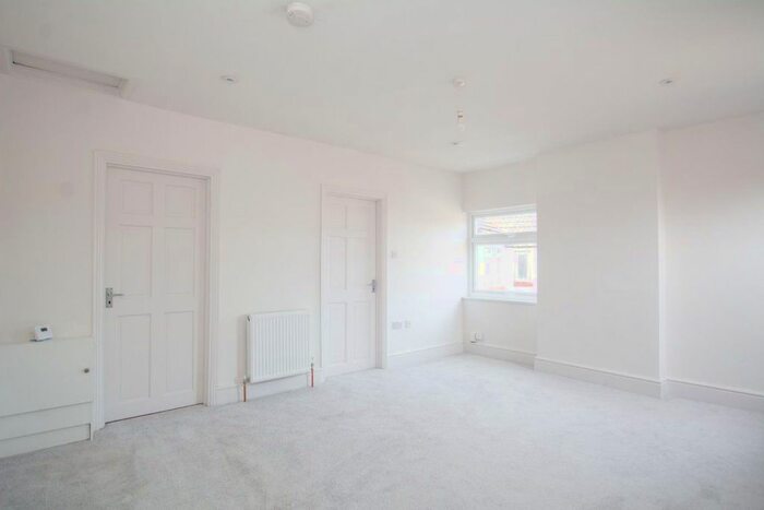 3 Bedroom Flat To Rent In Ferndale Road, Swindon, SN2
