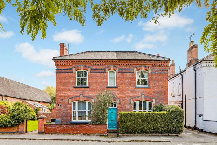 4 Bedroom Semi-Detached House For Sale In High Street, Castle Donington, DE74