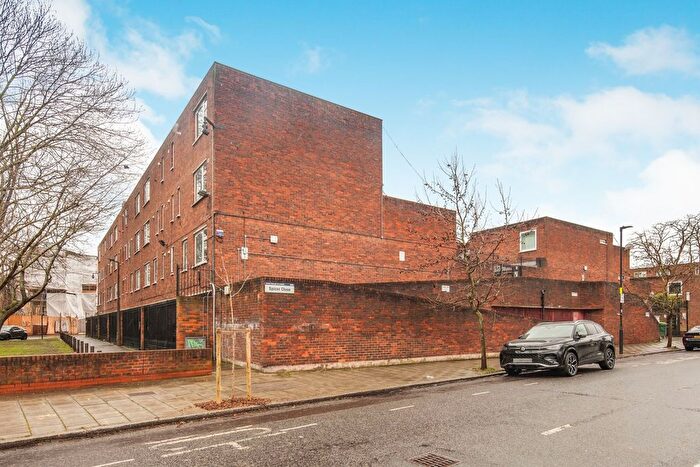 2 Bedroom Flat To Rent In Spicer Close, London, SW9