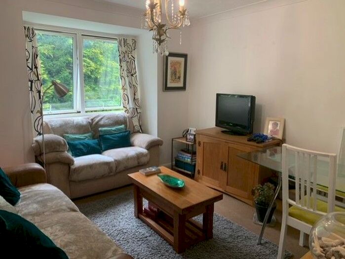 2 Bedroom Flat To Rent In Bereweeke Road, Winchester, SO22