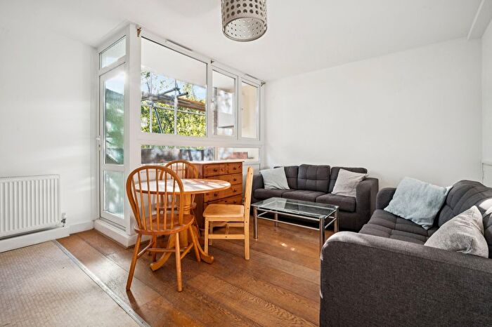 4 Bedroom Flat To Rent In Batten Street, Battersea Park, SW11