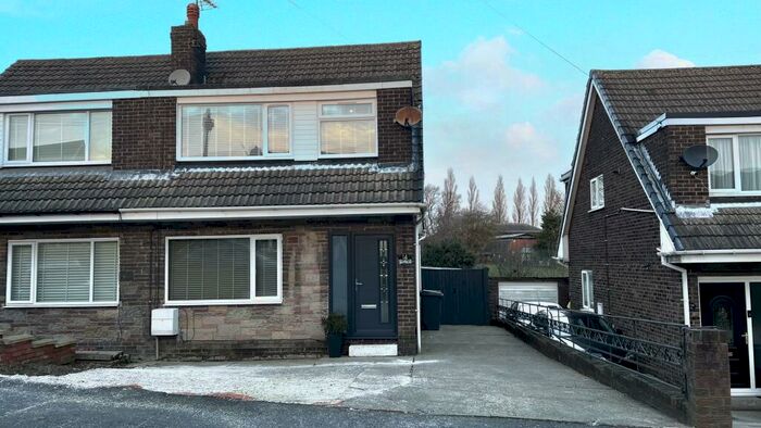 3 Bedroom Semi-Detached House To Rent In Brockley Avenue, Shuttlewood, Chesterfield, S44