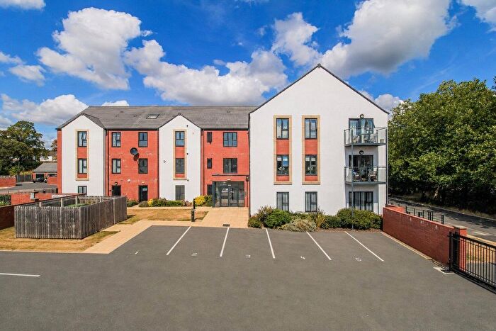 2 Bedroom Flat For Sale In Thornesgate Drive, Wakefield, WF2