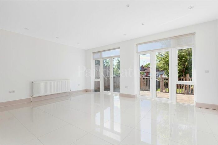 5 Bedroom Property To Rent In Montpelier Rise, London, NW11