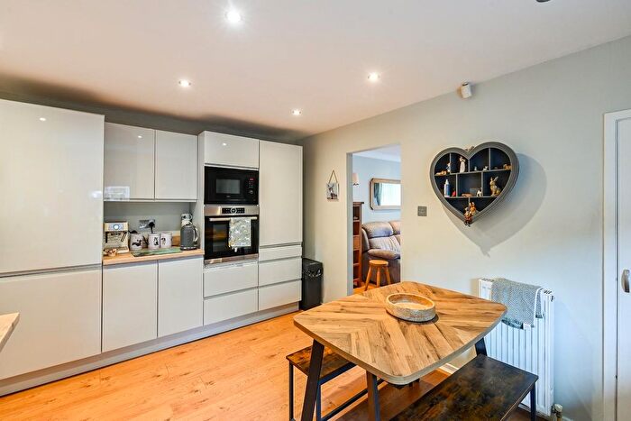 3 Bedroom Detached House For Sale In Wold Road, Pocklington, York, YO42