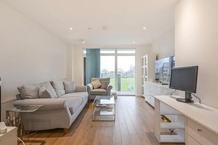 1 Bedroom Flat To Rent In Madeira Street, , Poplar, London, E14