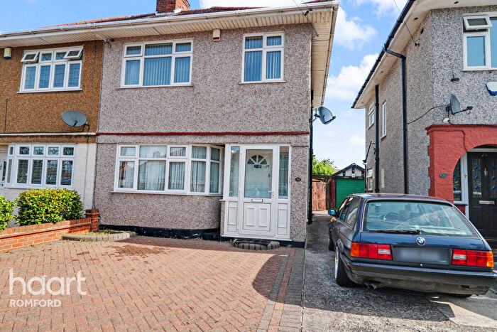 3 Bedroom Semi-Detached House To Rent In Lynwood Drive, Romford, RM5