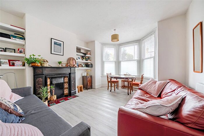 1 Bedroom Flat To Rent In Little Park Gardens, Enfield, EN2