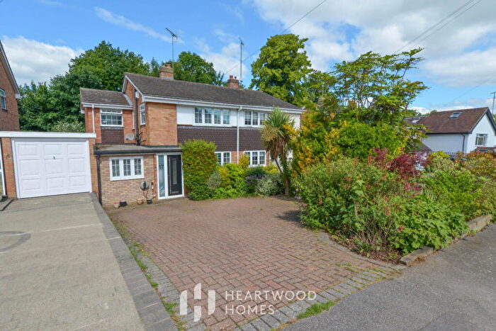 4 Bedroom Semi-Detached House For Sale In Deans Gardens, St. Albans, AL4