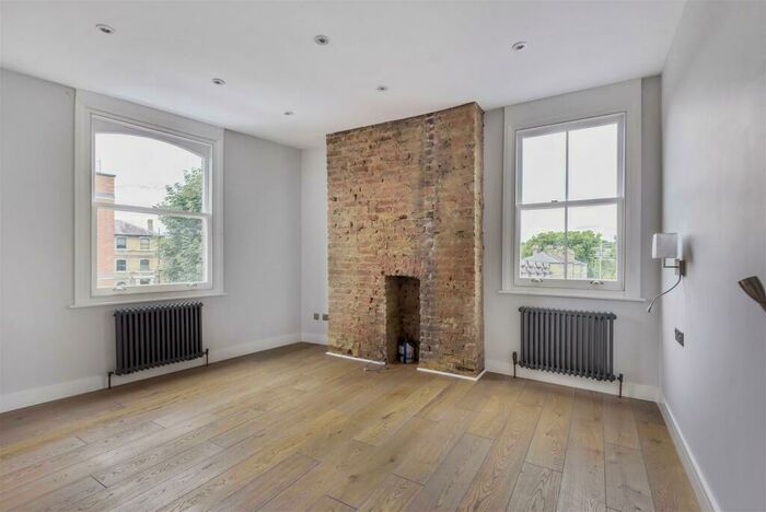 3 Bedroom Flat To Rent In High Street, Hornsey, N8