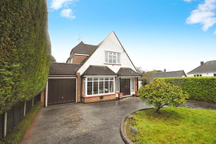 4 Bedroom Character Property For Sale In Warren Close, Rayleigh, SS6