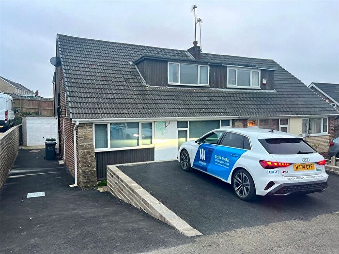 3 Bedroom Bungalow To Rent In Fairfield Road, Heckmondwike, West Yorkshire, WF16